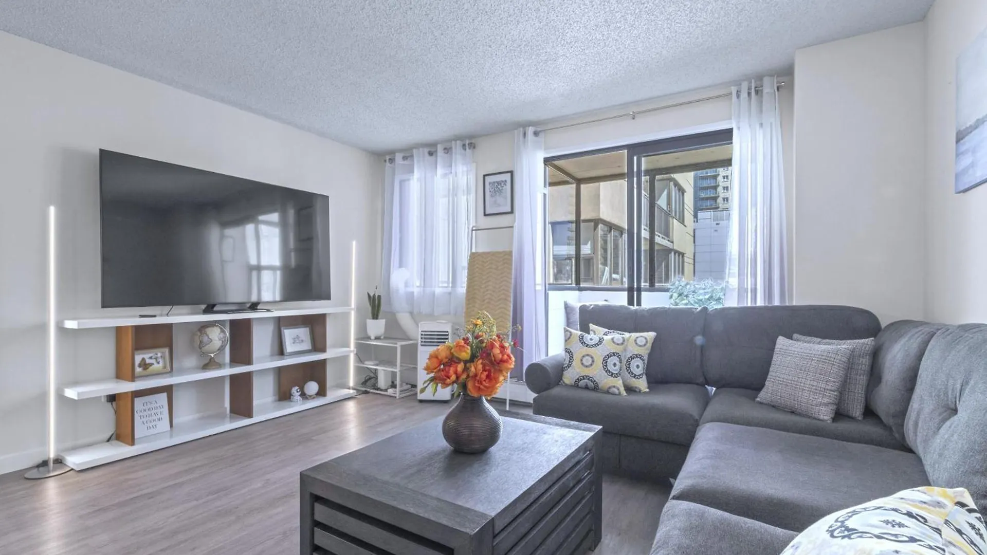 Cozy & Spacious 2Br At Stampede W Parking And Ac location
