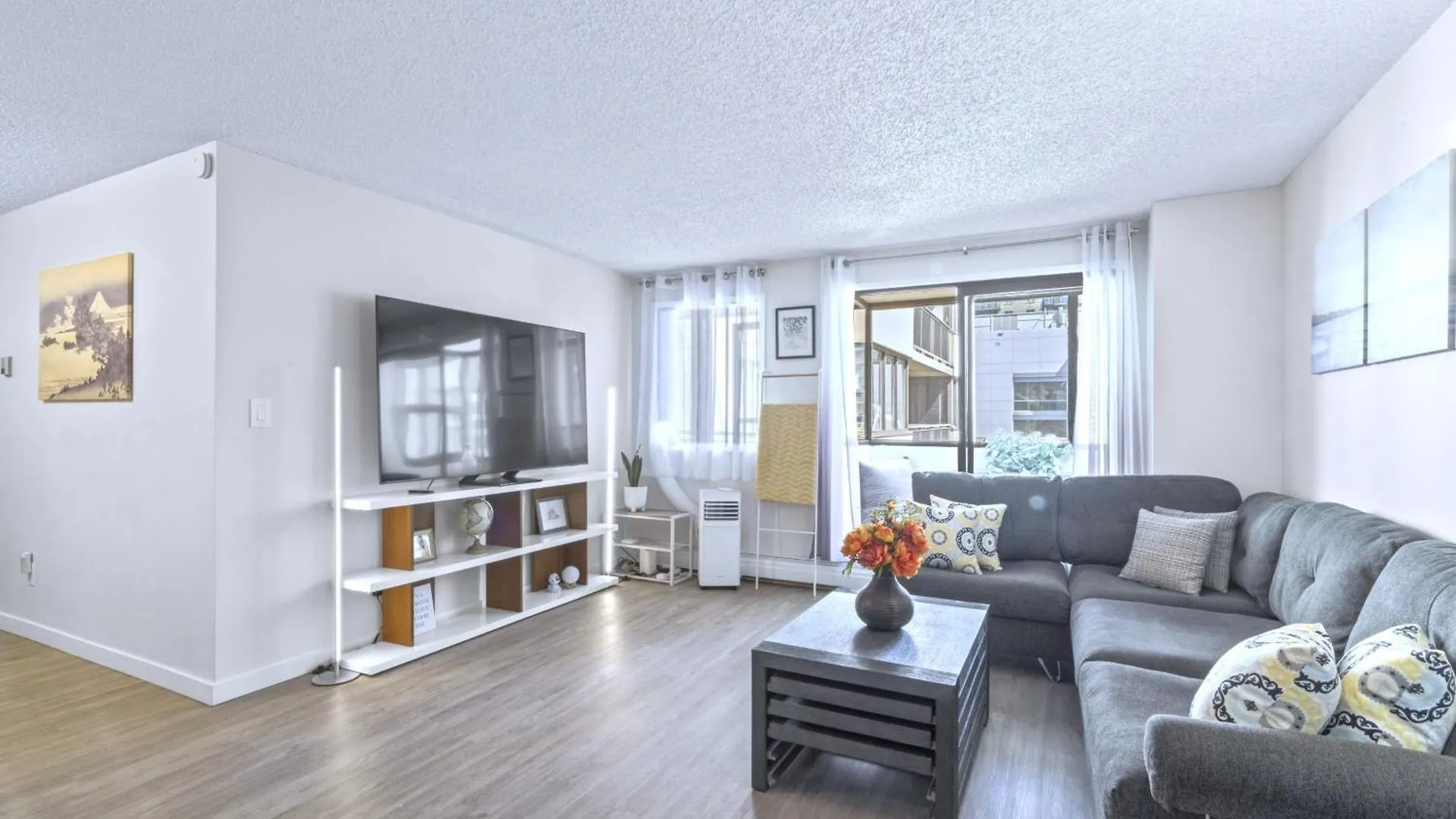 Cozy & Spacious 2Br At Stampede W Parking And Ac YYC 0*,